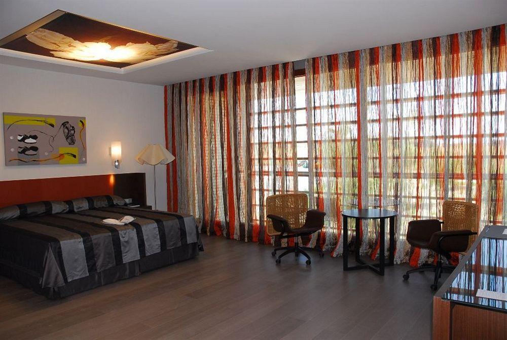 Sercotel El Encin Golf Alcalá de Henares Стая снимка
